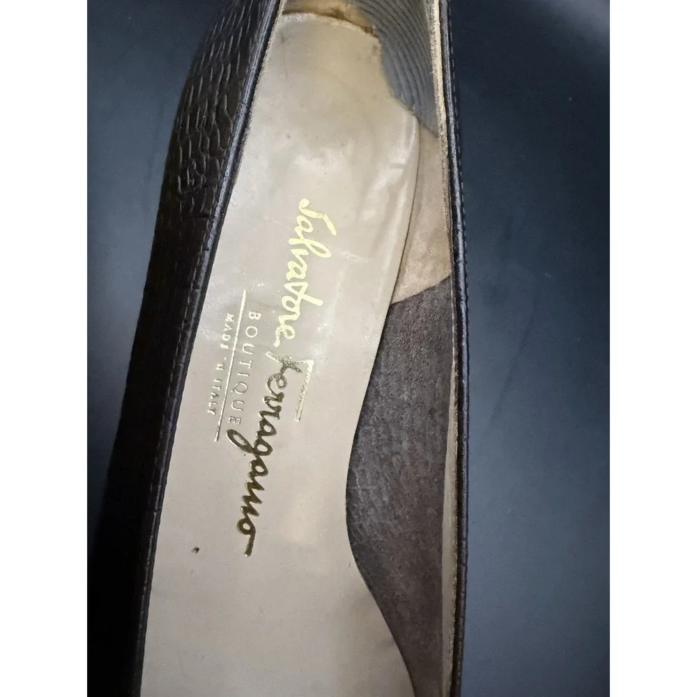 Salvatore Ferragamo Boutique Brown Croc Embossed‎ Leather Pumps 7.5B Italy